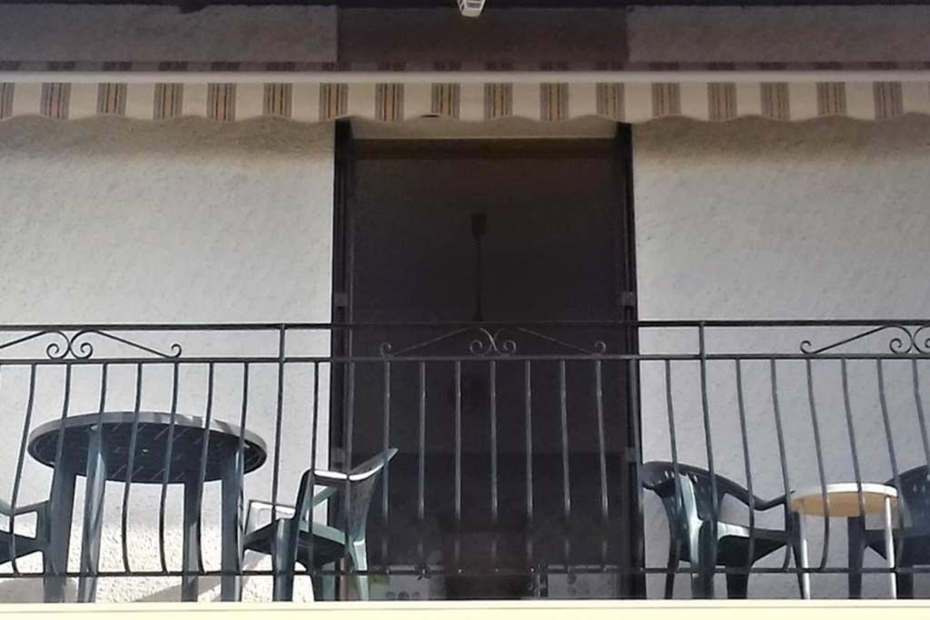 Spacieux Appartement Proche Centre Et Piscine Condom Exterior photo