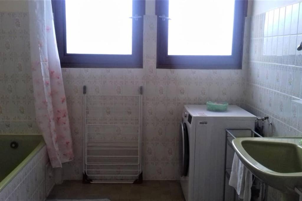 Spacieux Appartement Proche Centre Et Piscine Condom Exterior photo